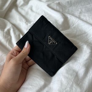 PRADA WALLET AUTHENTIC